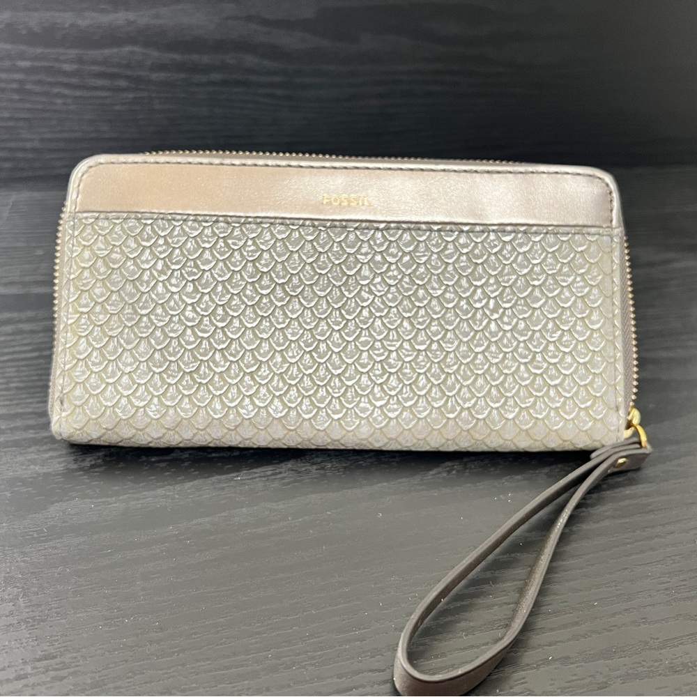 NWT - Fossil Jori Zip Clutch
